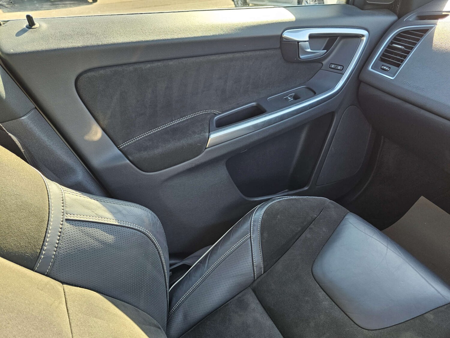 Used Volvo XC60 2017 for sale - 78167905: Photo 42