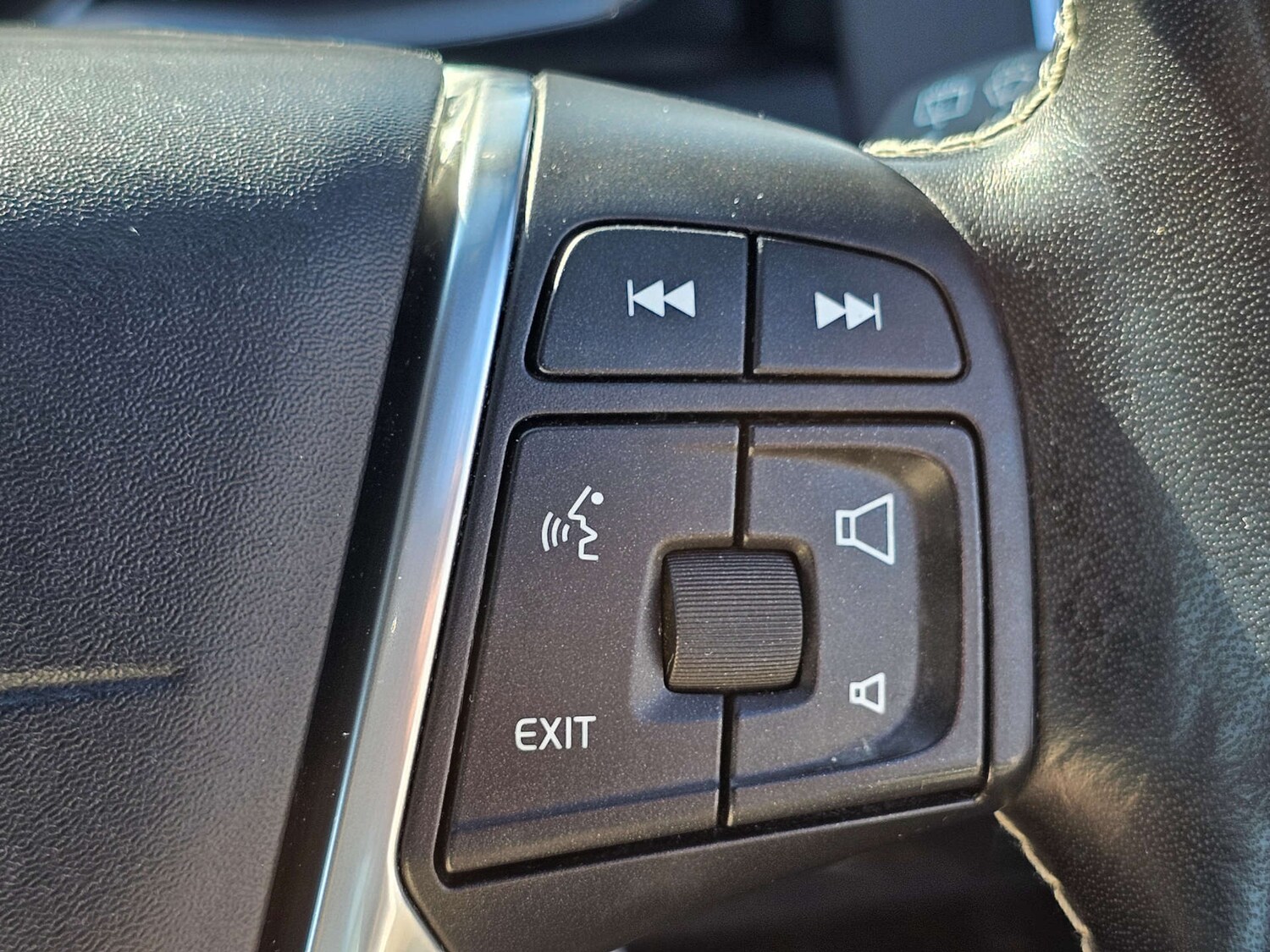 Used Volvo XC60 2017 for sale - 78167905: Photo 46