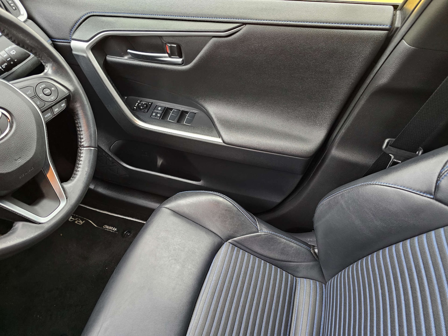 Used Toyota RAV4 2020 for sale - 77277620: Photo 50