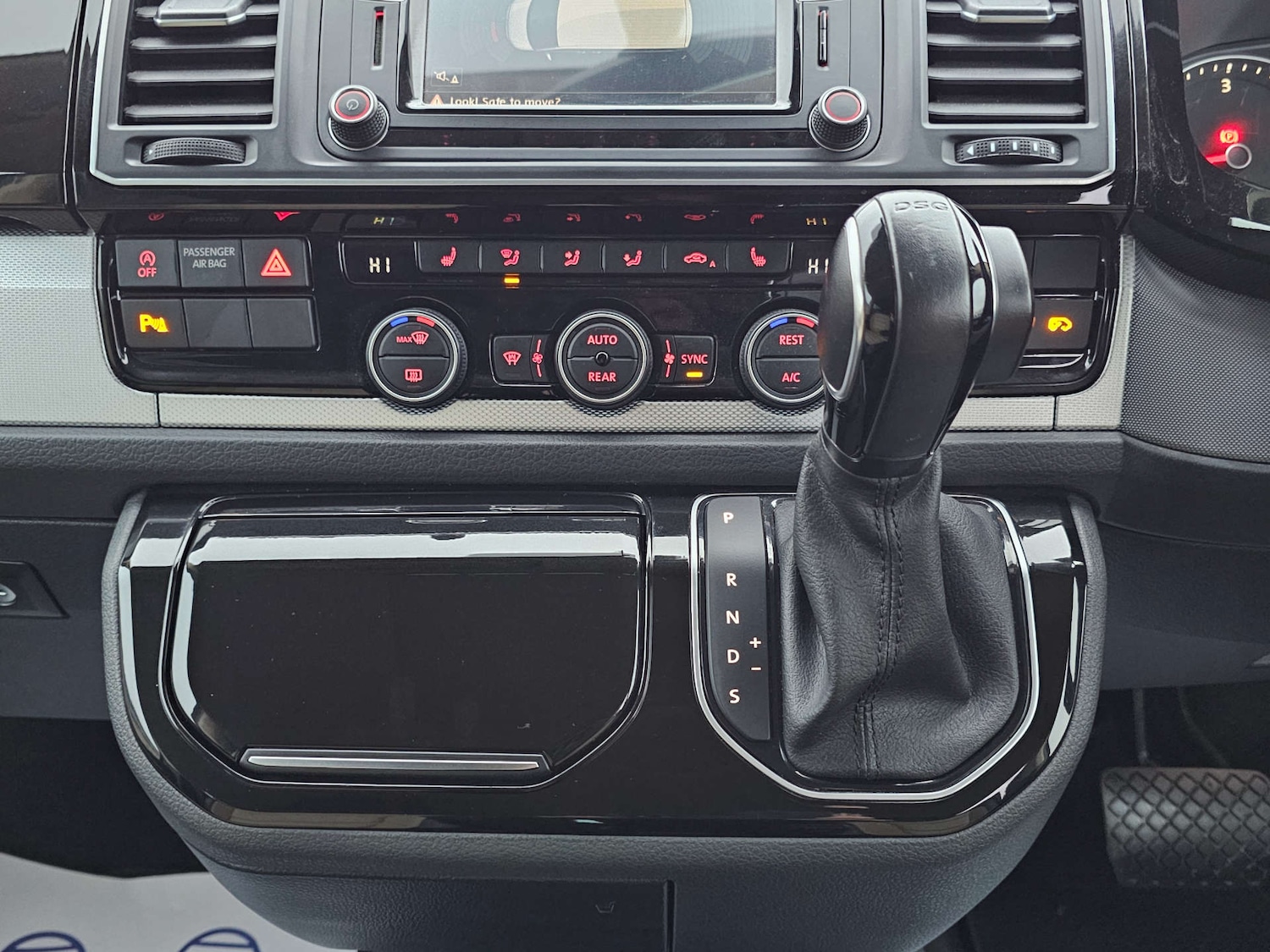 Used Volkswagen Caravelle 2017 for sale - 77301757: Photo 33