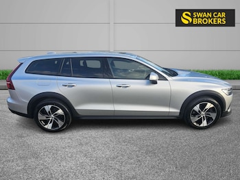 Used Volvo V60 2020 for sale - 79469300: Photo