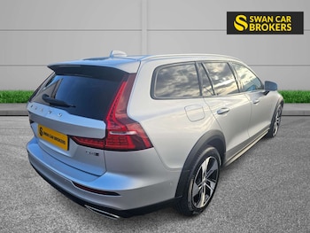 Used Volvo V60 2020 for sale - 79469300: Photo