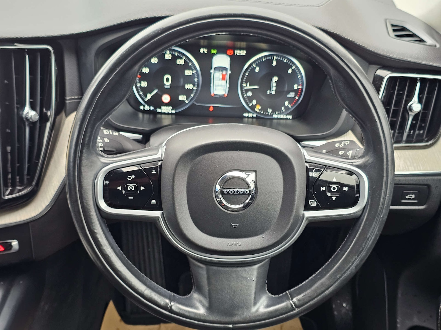 Used Volvo XC60 2017 for sale - 77523396: Photo 28