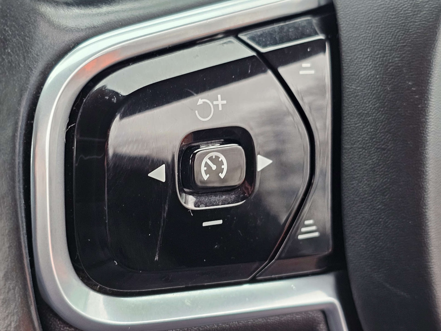 Used Volvo XC60 2017 for sale - 77523396: Photo 41