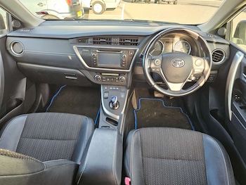 Used Toyota Auris 2015 for sale - 76198696: Photo 2