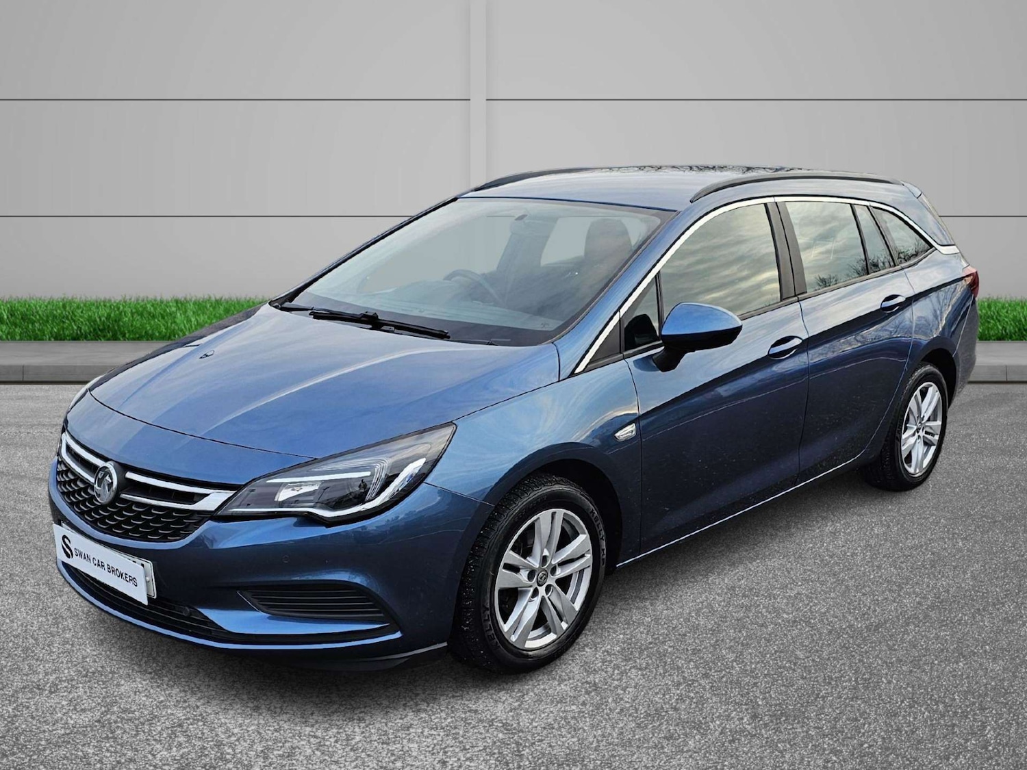 Used Vauxhall Astra 2017 for sale - 76971076: Photo 2
