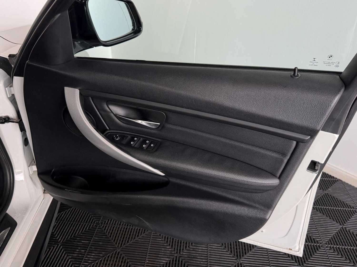 Used BMW 3 Series 2015 for sale - 77896134: Photo 40