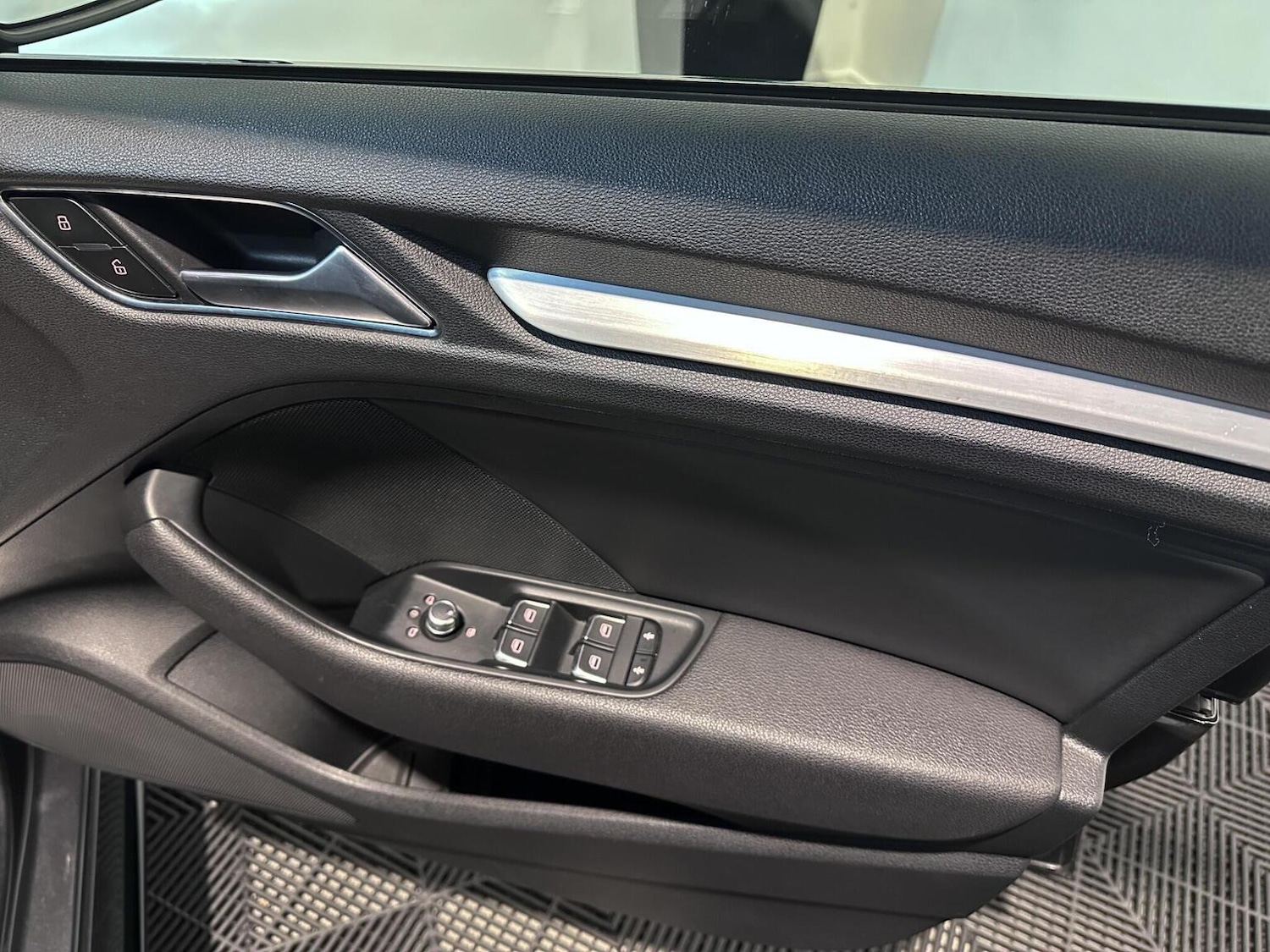 Used Audi S3 2015 for sale - 76553987: Photo 32