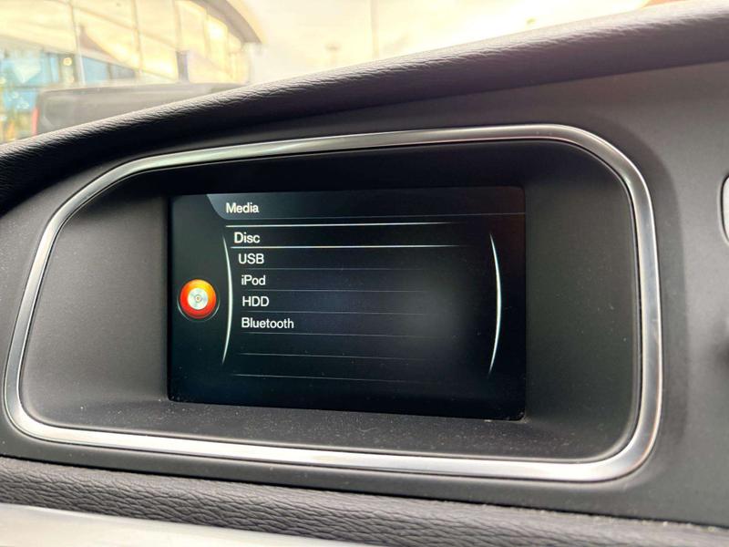 Used Volvo V40 2015 for sale - 76931398: Photo 19