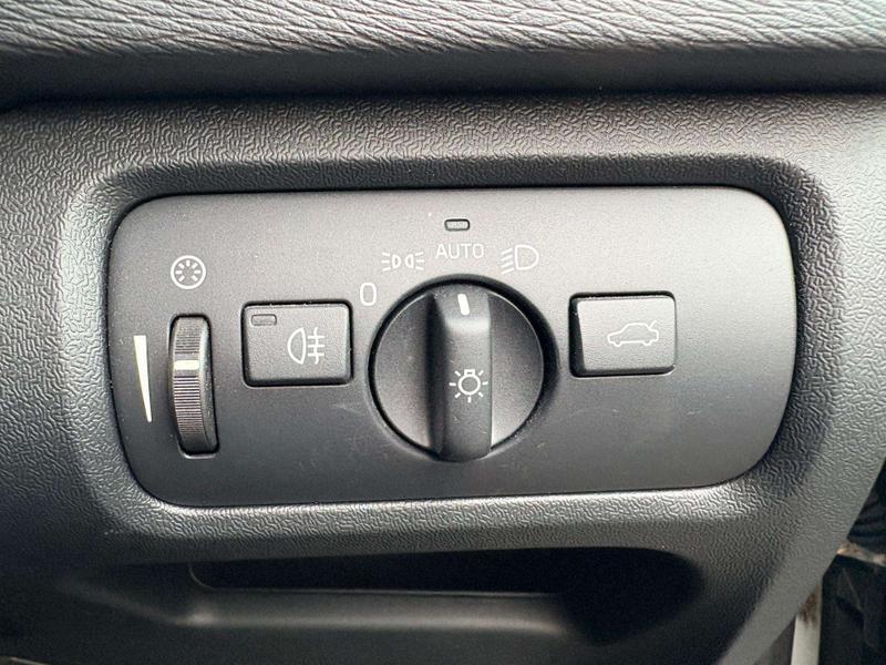 Used Volvo V40 2015 for sale - 76931398: Photo 22