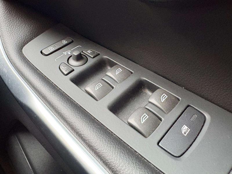 Used Volvo V40 2015 for sale - 76931398: Photo 35