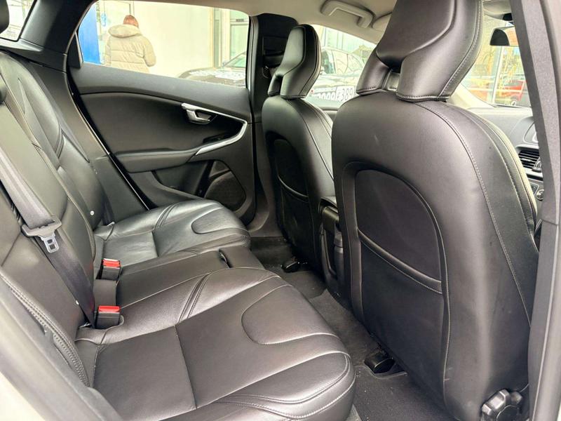 Used Volvo V40 2015 for sale - 76931398: Photo 39