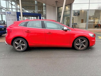 Used Volvo V40 2016 for sale - 77462493: Photo