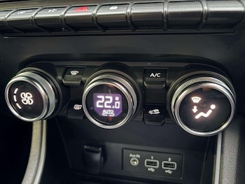 Used Renault Captur 2022 for sale - 76931389: Photo