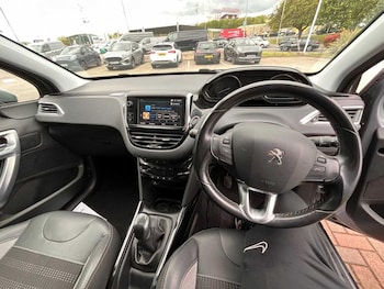 Used Peugeot 2008 2018 for sale - 79076952: Photo