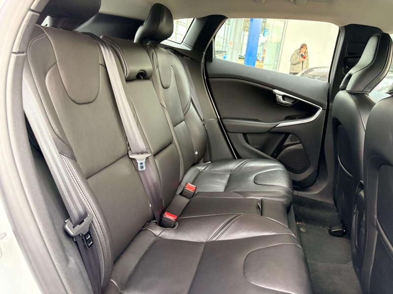 Used Volvo V40 2015 for sale - 77063888: Photo 25