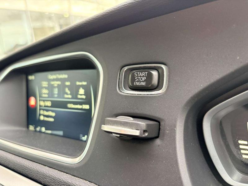 Used Volvo V40 2015 for sale - 77063888: Photo 37