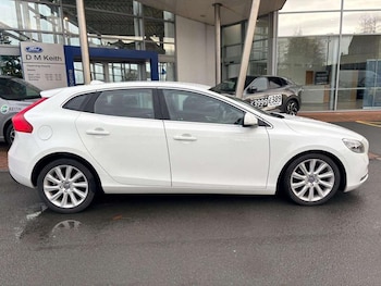 Used Volvo V40 2015 for sale - 77063888: Photo