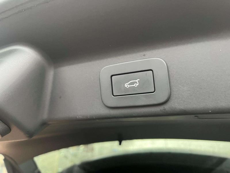 Used Jaguar F-Pace 2023 for sale - 77613630: Photo 8