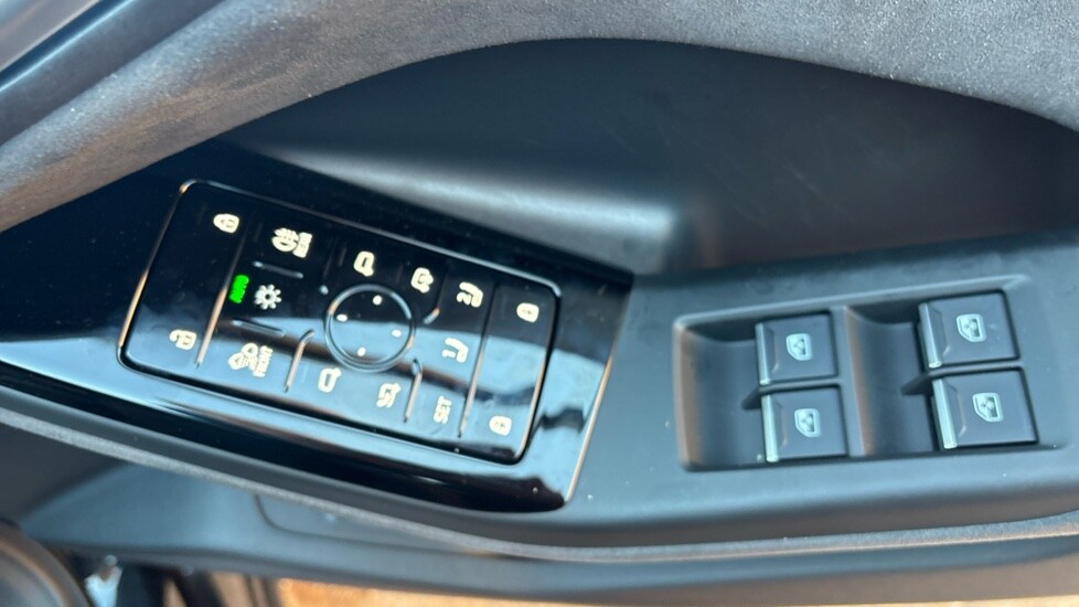 Used Audi Q6 e-tron 2025 for sale - 76745174: Photo 28