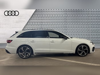 Used Audi A4 2022 for sale - 76722300: Photo