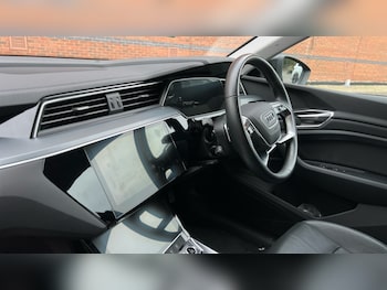 Used Audi e-tron 2022 for sale - 76086837: Photo