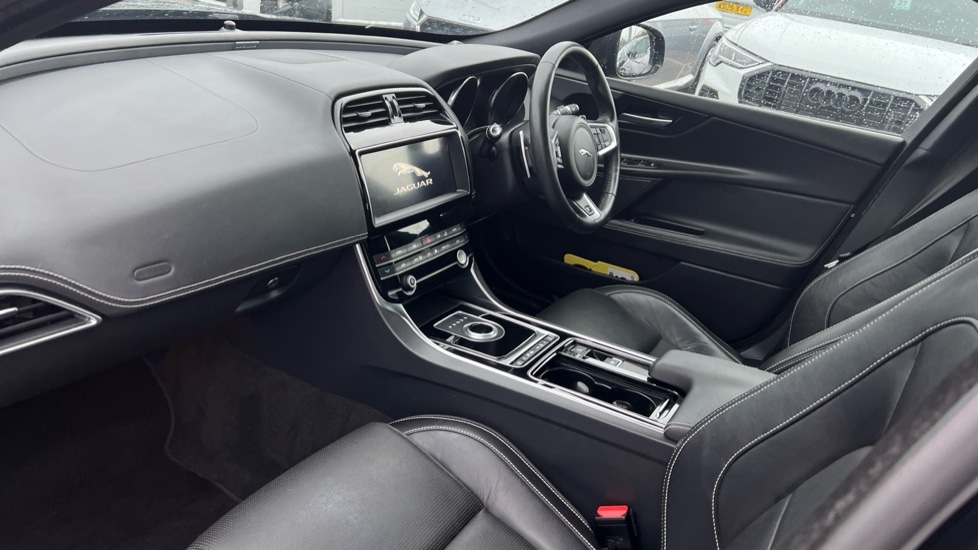 Used Jaguar XE 2019 for sale - 76928043: Photo 10