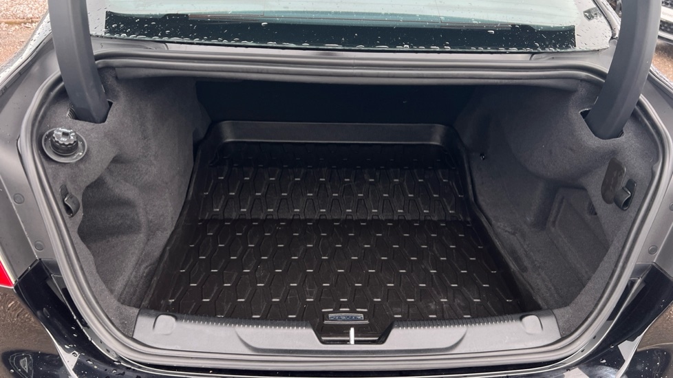 Used Jaguar XE 2019 for sale - 76928043: Photo 15