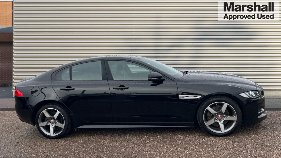 Used Jaguar XE 2019 for sale - 76928043: Photo 2