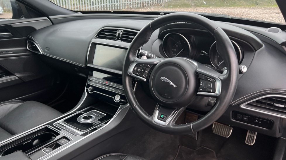 Used Jaguar XE 2019 for sale - 76803981: Photo 9