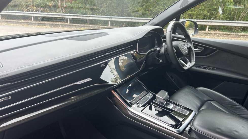 Used Audi Q7 2023 for sale - 76501259: Photo 2