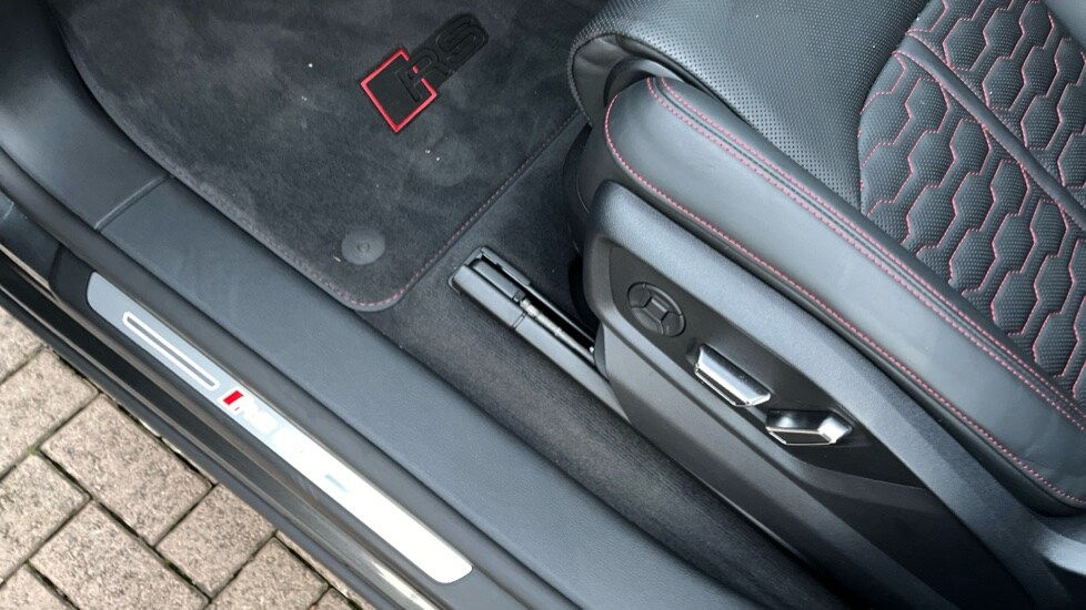 Used Audi RS Q8 2023 for sale - 76168828: Photo 37