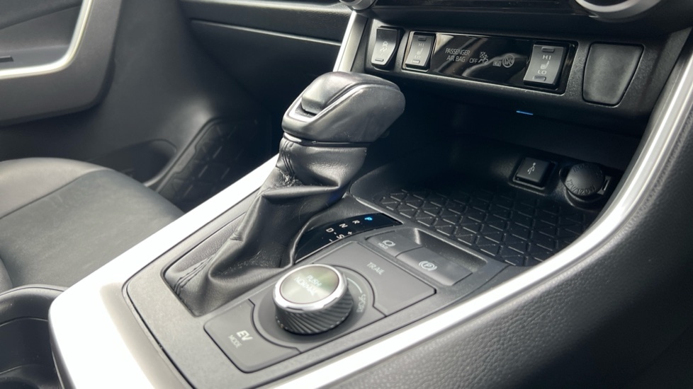 Used Toyota RAV4 2020 for sale - 76589907: Photo 28