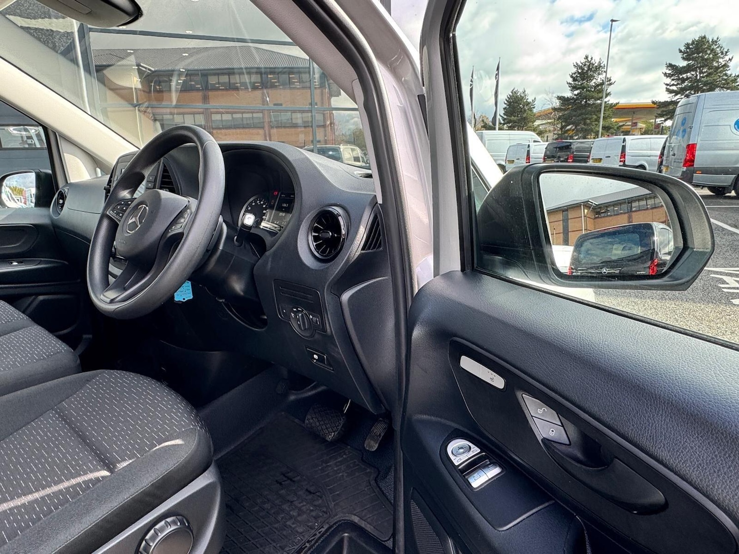 Used Mercedes-Benz Vito 2024 for sale - 76349170: Photo 25