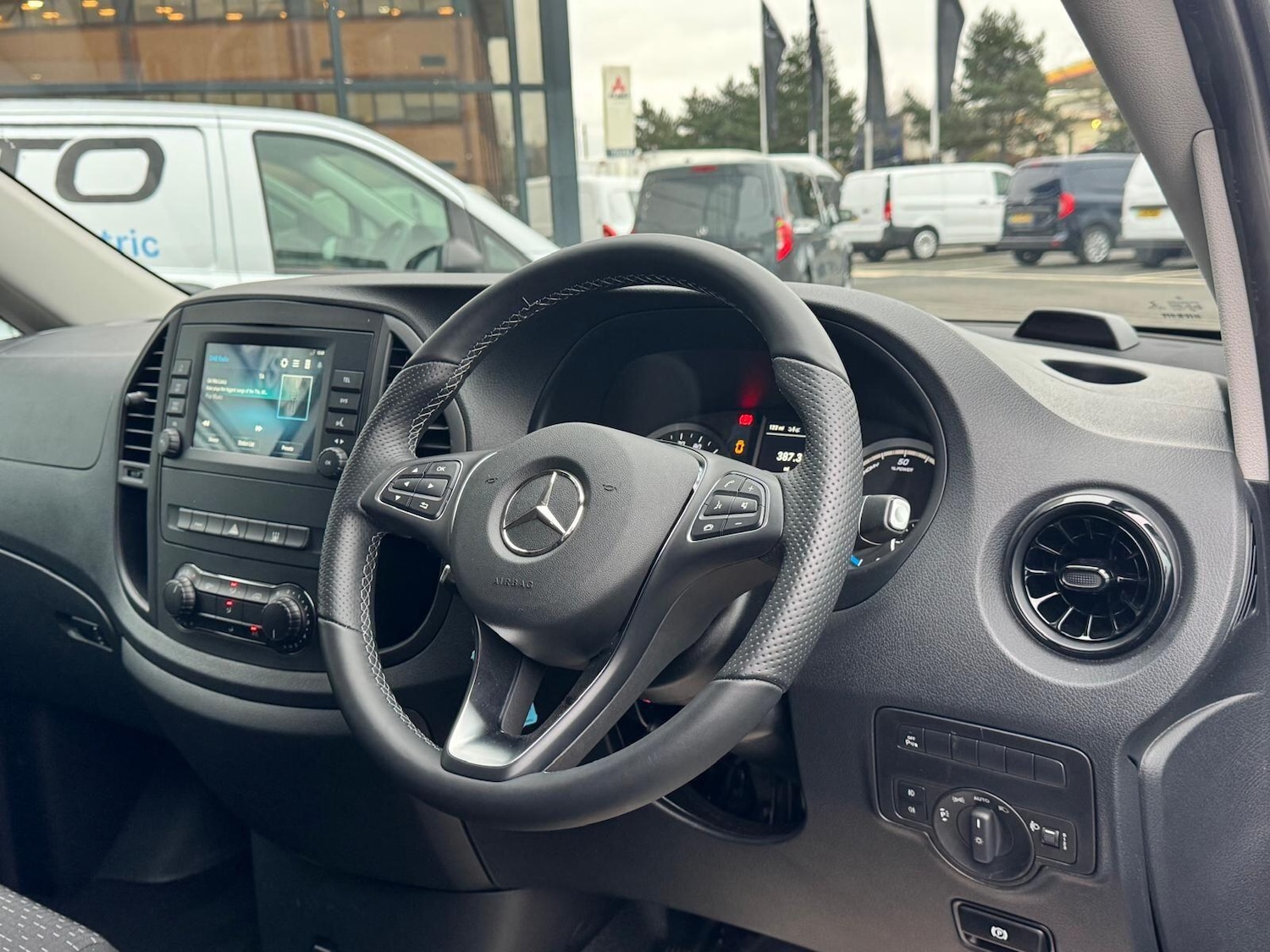 Used Mercedes-Benz Vito 2023 for sale - 77174430: Photo 2