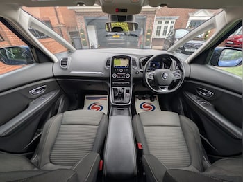 Used Renault Grand Scenic 2018 for sale - 79351419: Photo