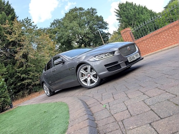 Used Jaguar XE 2017 for sale - 75897910: Photo