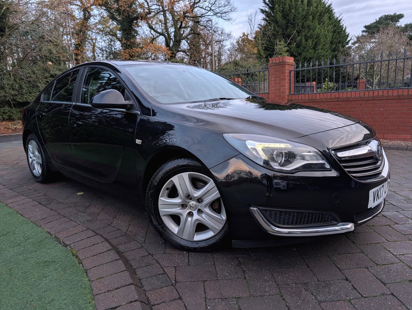 Used Vauxhall Insignia 2017 for sale - 76855345: Photo 1