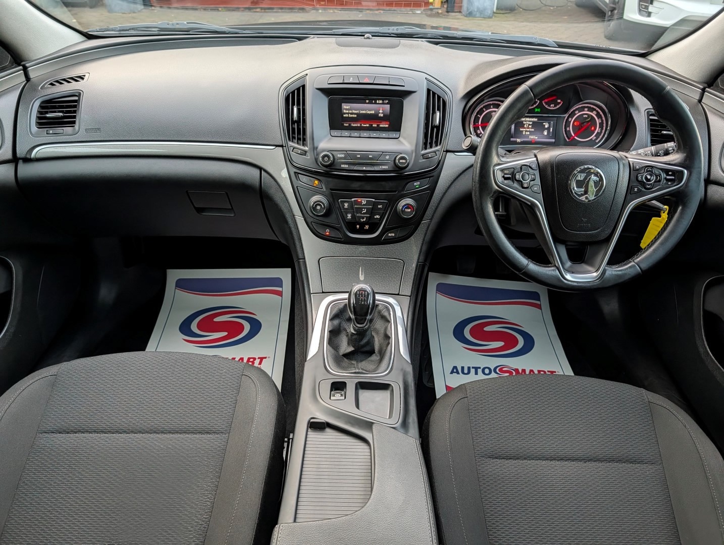 Used Vauxhall Insignia 2017 for sale - 76855345: Photo 2