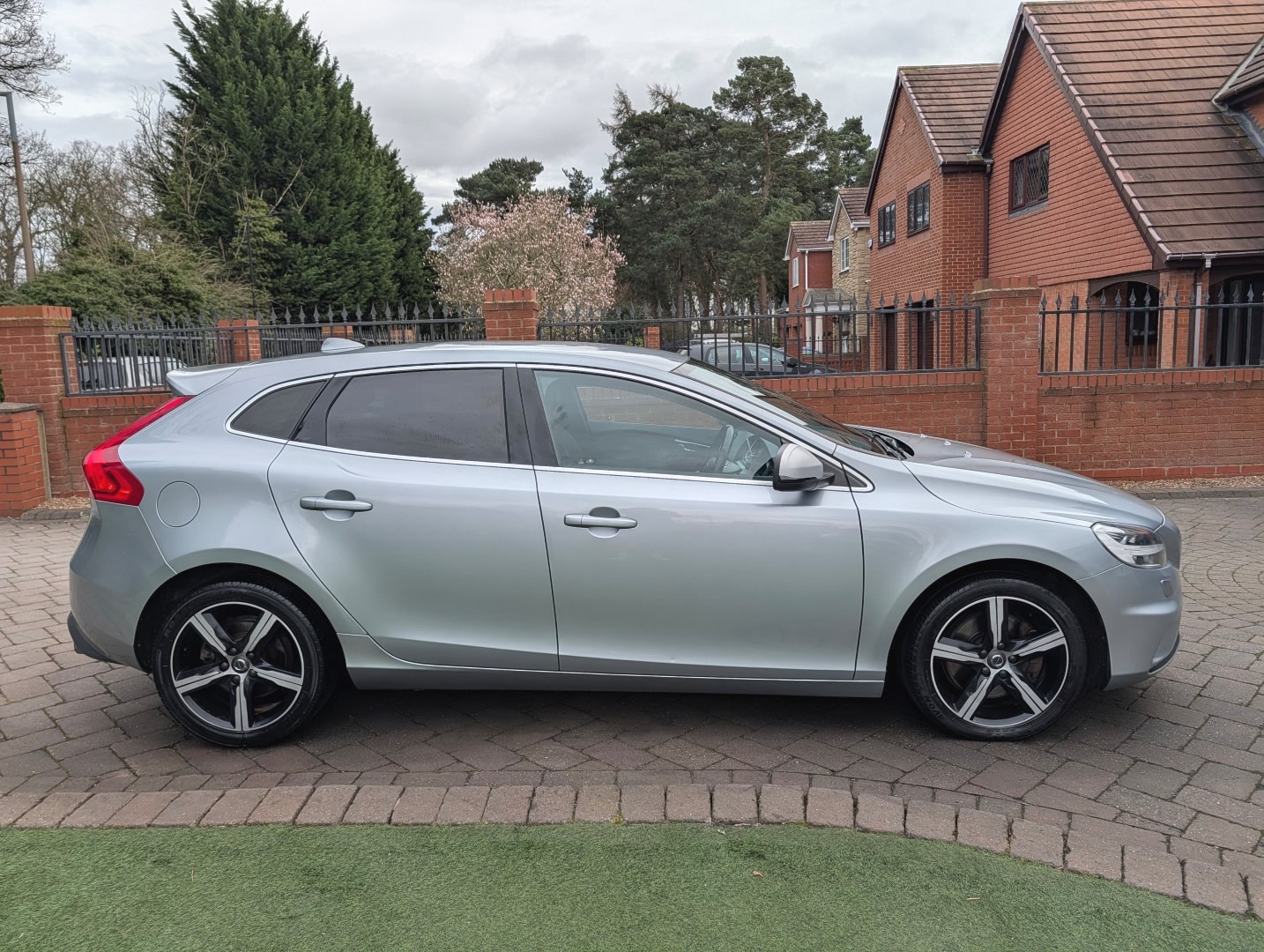 Used Volvo V40 2017 for sale - 77830662: Photo 15