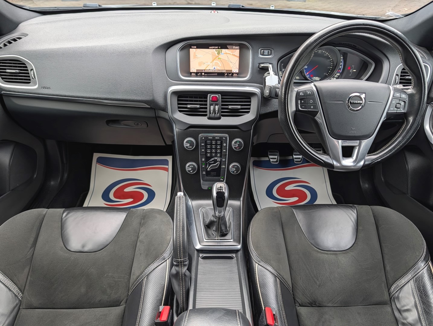 Used Volvo V40 2017 for sale - 77830662: Photo 3