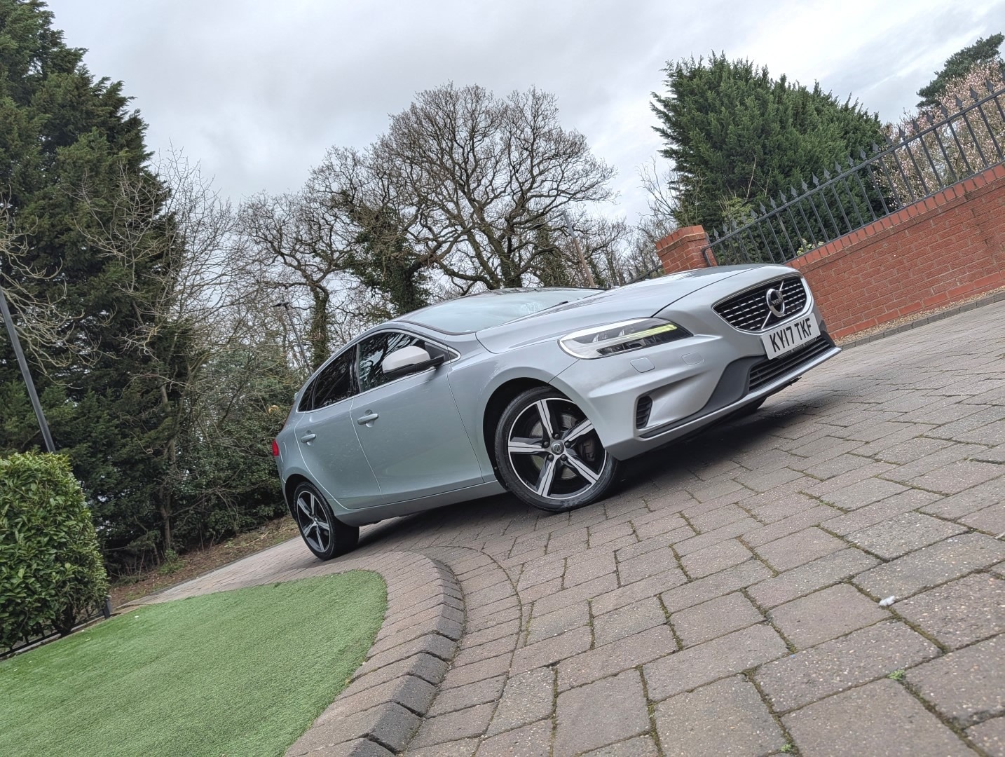 Used Volvo V40 2017 for sale - 77830662: Photo 4