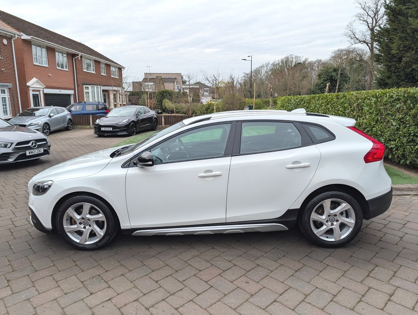 Used Volvo V40 2015 for sale - 77831691: Photo 10