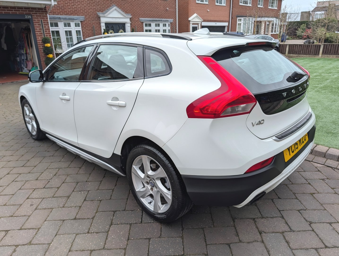 Used Volvo V40 2015 for sale - 77831691: Photo 11