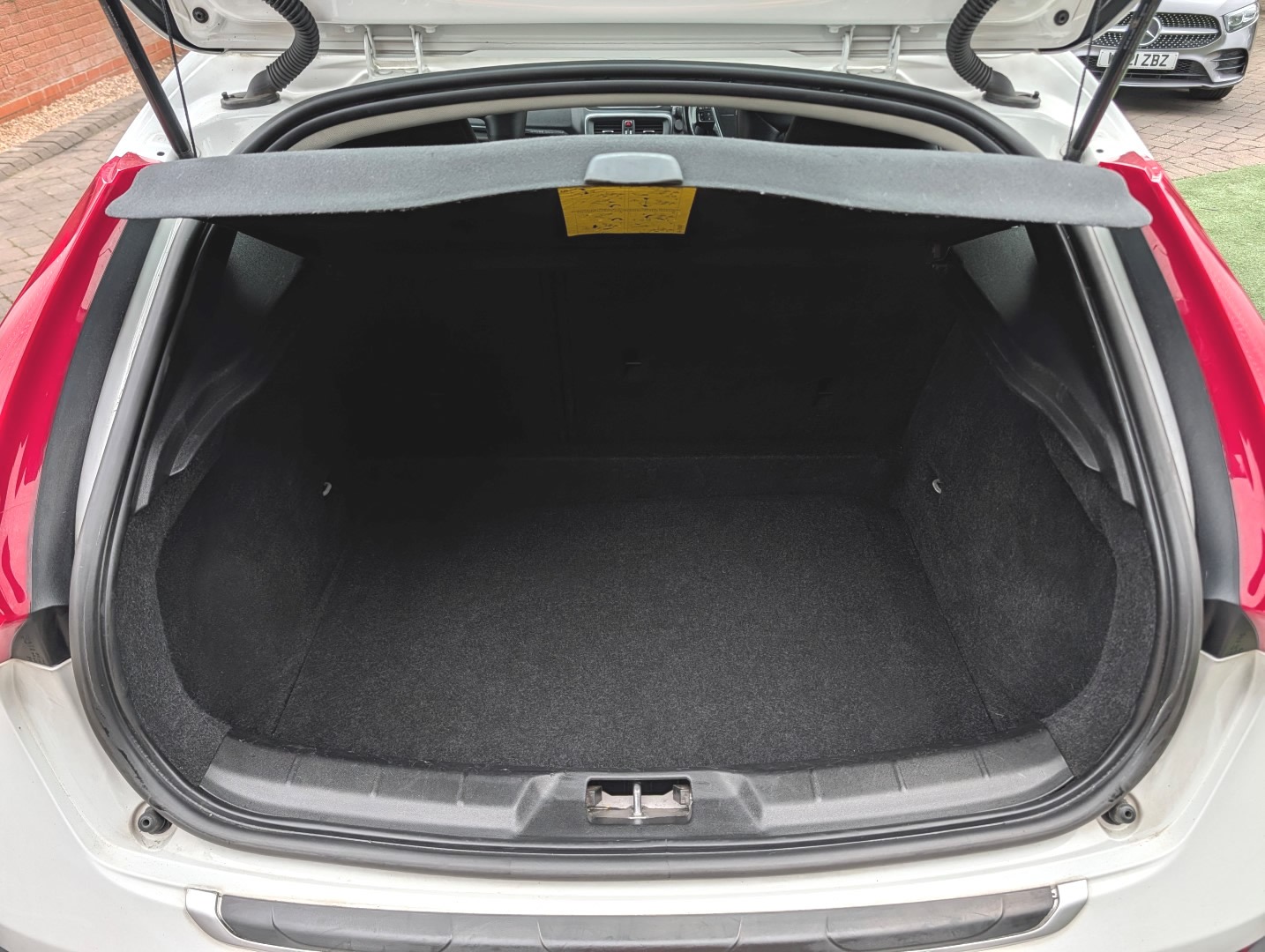 Used Volvo V40 2015 for sale - 77831691: Photo 24