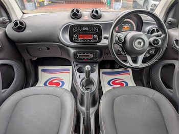 Used smart fortwo 2018 for sale - 76435890: Photo