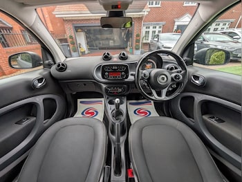 Used smart fortwo 2018 for sale - 76435890: Photo