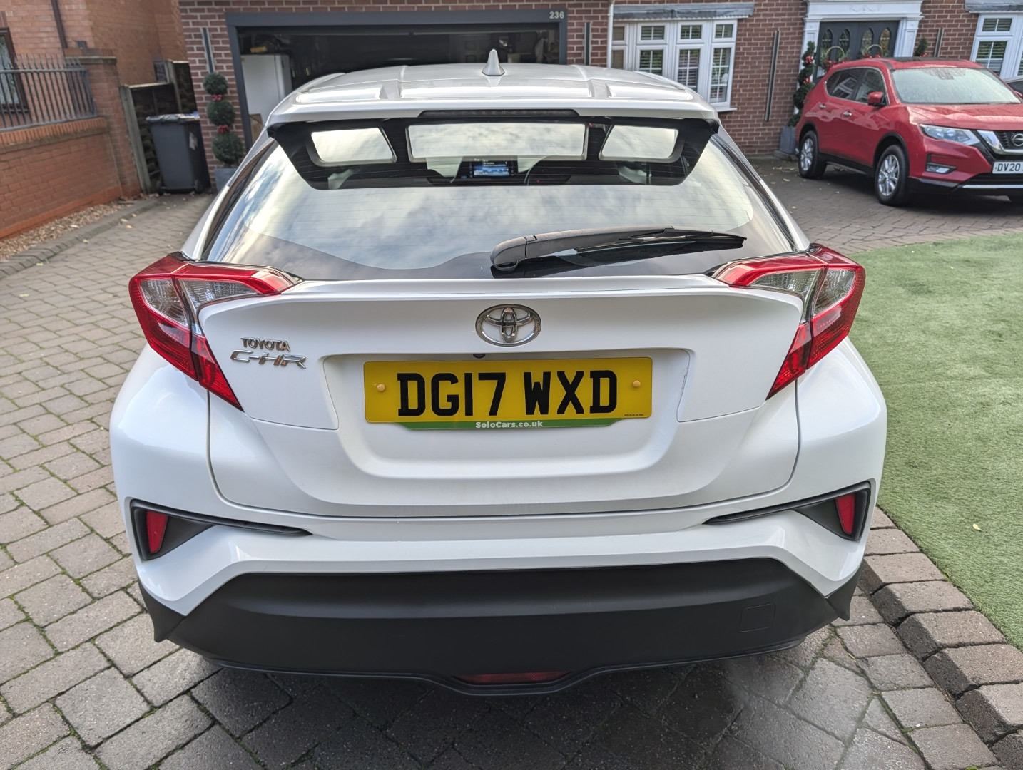 Used Toyota C-HR 2017 for sale - 76785280: Photo 12