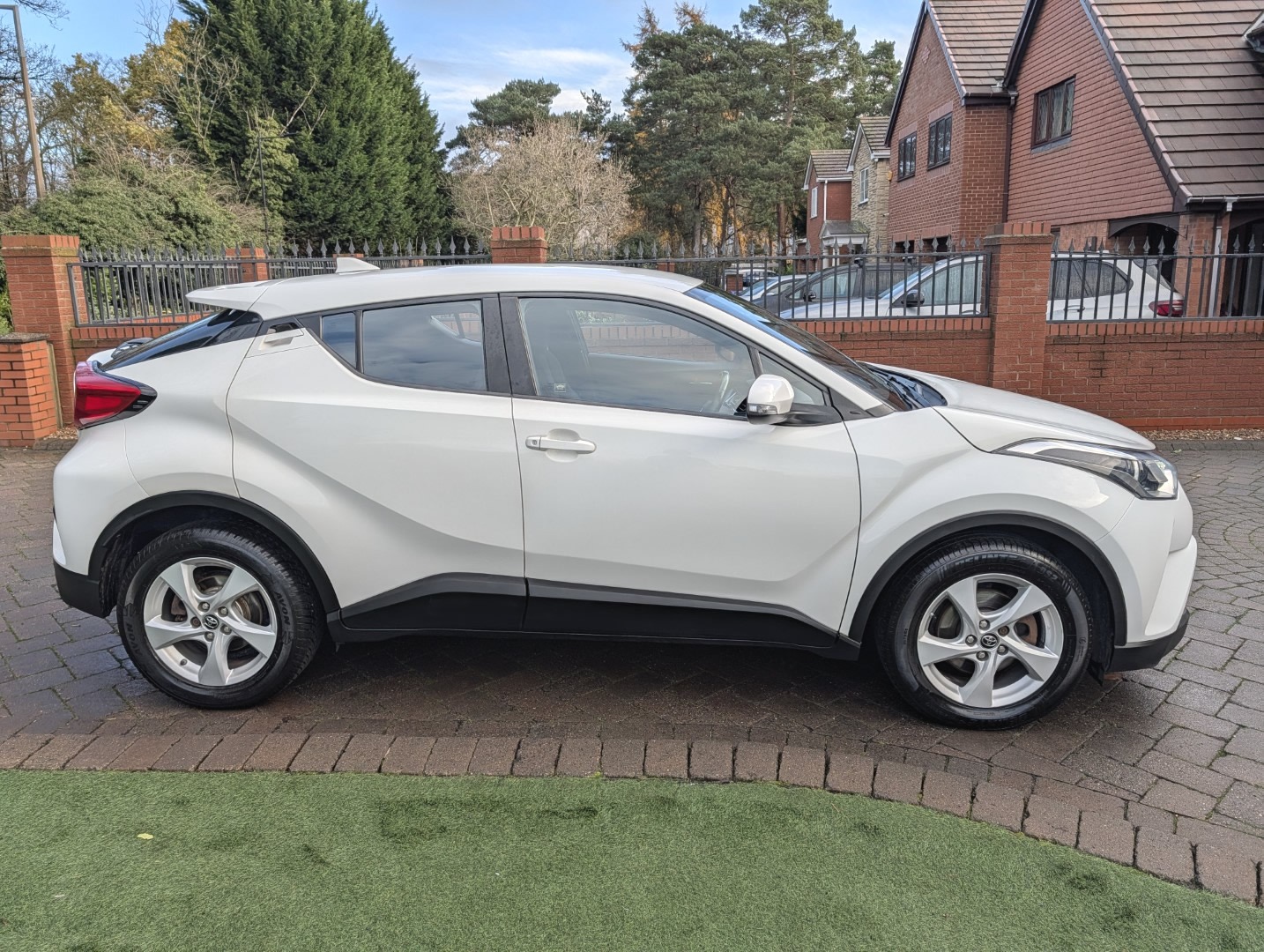 Used Toyota C-HR 2017 for sale - 76785280: Photo 15