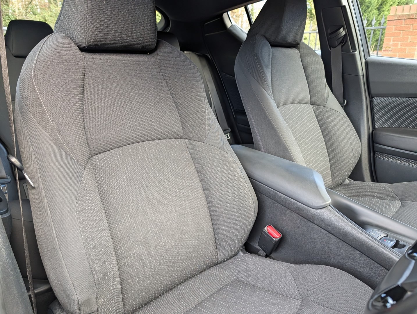 Used Toyota C-HR 2017 for sale - 76785280: Photo 25